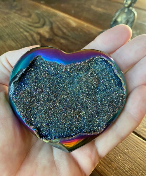 Alternative view of Rainbow Quartz Heart with Stand 30, Aura, Titanium, Cluster, Crystal, Gemstone 270g – H9.5xW9xD3cm