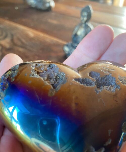 Alternative view of Rainbow Quartz Heart with Stand 31, Aura, Titanium, Cluster, Crystal, Gemstone 352g – H8xW9xD6.5cm