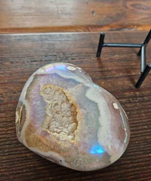 Agate Angel Aura Heart on Stand 21, Aura, Titanium, Cluster, Crystal, Gemstone 757g – H10xW12.5xD7cm - Image 6