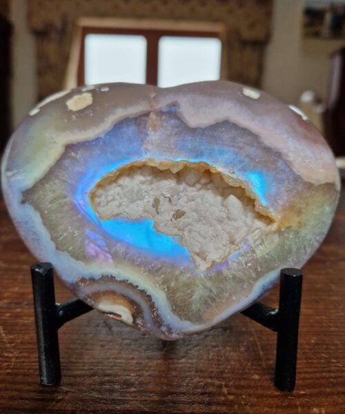 Agate Angel Aura Heart on Stand 21, Aura, Titanium, Cluster, Crystal, Gemstone 757g – H10xW12.5xD7cm