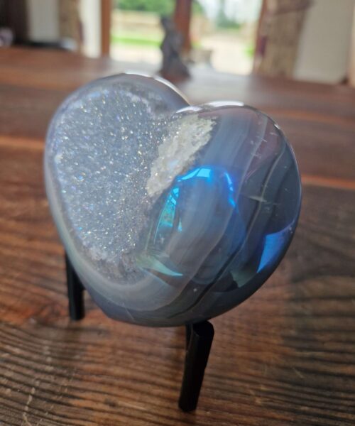 Agate Angel Aura Heart on Stand 24, Aura, Titanium, Cluster, Crystal, Gemstone 529g – H9.5xW9xD7cm - Image 3