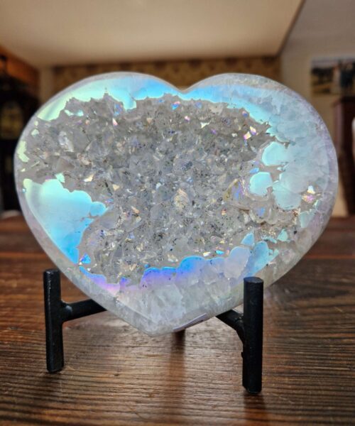 Alternative view of Agate Angel Aura Heart on Stand 25, Aura, Titanium, Cluster, Crystal, Gemstone 806g – H11xW13.5xD7cm