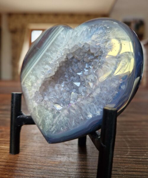 Agate Angel Aura Heart on Stand 26, Aura, Titanium, Cluster, Crystal, Gemstone 285g – H8xW8xD5.5cm - Image 3