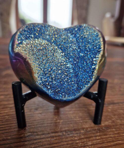 Alternative view of Rainbow Quartz Heart with Stand 32, Aura, Titanium, Cluster, Crystal, Gemstone 277g – H7xW7.5xD6cm