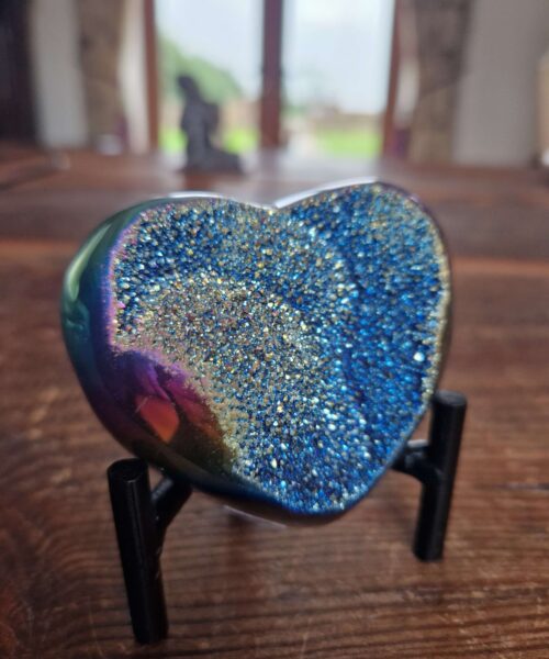 Rainbow Quartz Heart with Stand 32, Aura, Titanium, Cluster, Crystal, Gemstone 277g – H7xW7.5xD6cm - Image 4