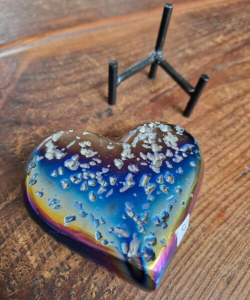 Rainbow Quartz Heart with Stand 35, Aura, Titanium, Cluster, Crystal, Gemstone 494g – H9xW9.5xD7.5cm - Image 9