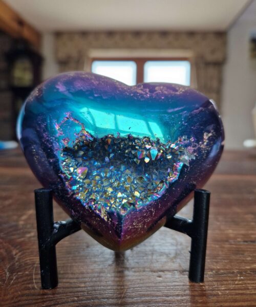 Rainbow Quartz Heart with Stand 38 Aura, Titanium, Cluster, Crystal, Gemstone 448g – H8xW10xD6.5cm