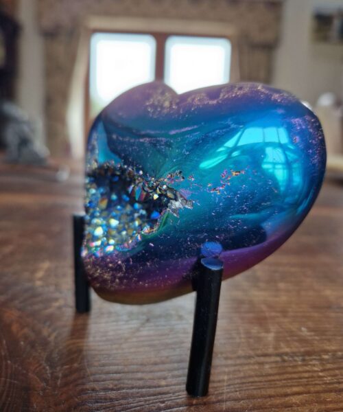 Rainbow Quartz Heart with Stand 38 Aura, Titanium, Cluster, Crystal, Gemstone 448g – H8xW10xD6.5cm - Image 4