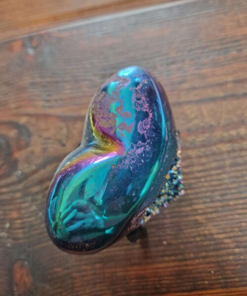 Rainbow Quartz Heart with Stand 38 Aura, Titanium, Cluster, Crystal, Gemstone 448g – H8xW10xD6.5cm - Image 8