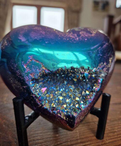Rainbow Quartz Heart with Stand 38 Aura, Titanium, Cluster, Crystal, Gemstone 448g – H8xW10xD6.5cm - Image 9