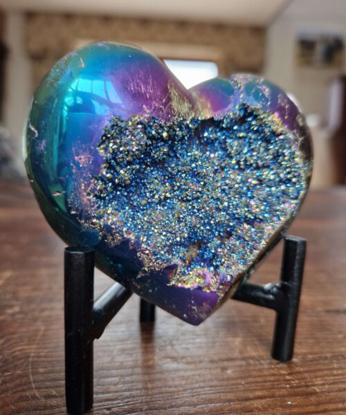 Rainbow Quartz Heart with Stand 39 Aura, Titanium, Cluster, Crystal, Gemstone 359g – H7.5xW8.5xD6cm - Image 3