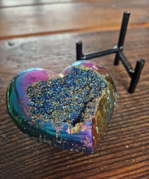 Rainbow Quartz Heart with Stand 39 Aura, Titanium, Cluster, Crystal, Gemstone 359g – H7.5xW8.5xD6cm - Image 5