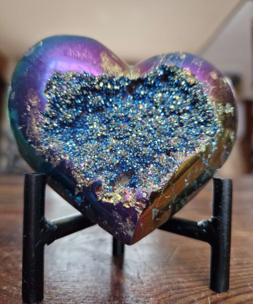 Alternative view of Rainbow Quartz Heart with Stand 40 Aura, Titanium, Cluster, Crystal, Gemstone 281g – H8xW9xD6cm