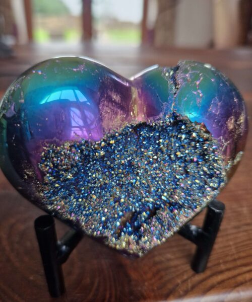 Rainbow Quartz Heart with Stand 39 Aura, Titanium, Cluster, Crystal, Gemstone 359g – H7.5xW8.5xD6cm - Image 10