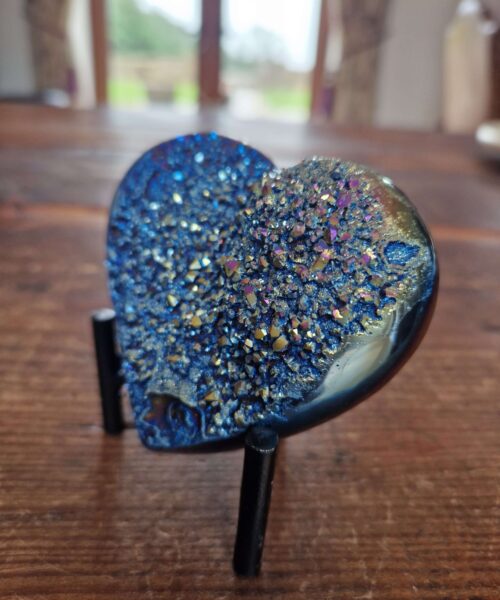 Rainbow Quartz Heart with Stand 40 Aura, Titanium, Cluster, Crystal, Gemstone 281g – H8xW9xD6cm - Image 5