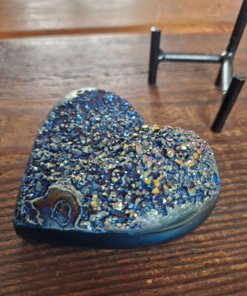 Rainbow Quartz Heart with Stand 40 Aura, Titanium, Cluster, Crystal, Gemstone 281g – H8xW9xD6cm - Image 7