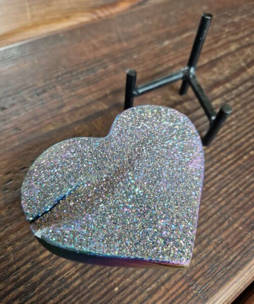 Rainbow Quartz Heart with Stand 41 Aura, Titanium, Cluster, Crystal, Gemstone 486g – H8.5xW10xD6cm - Image 5