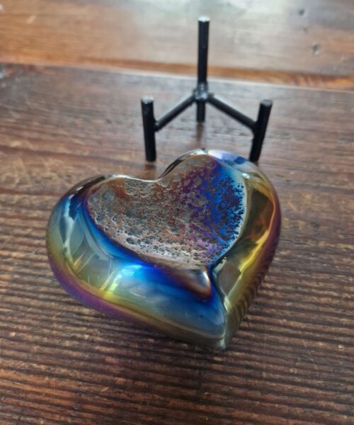 Rainbow Quartz Heart with Stand 41 Aura, Titanium, Cluster, Crystal, Gemstone 486g – H8.5xW10xD6cm - Image 8