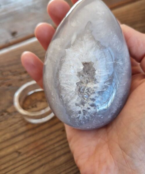 Large Premium Egg 3 High Grade Agate Crystal Geode Aura Egg on Stand 399g - H9xW6xD5cm - Image 5