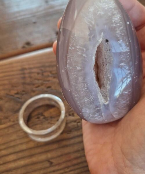 Large Premium Egg 6 High Grade Agate Crystal Geode Aura Egg on Stand 364g - H10xW5.5xD4.5cm - Image 6