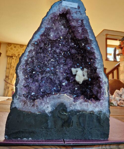 Amethyst Crystal Geode 947 Premium Queen Grade 12.35kg H35xW24xD18cm - Image 8