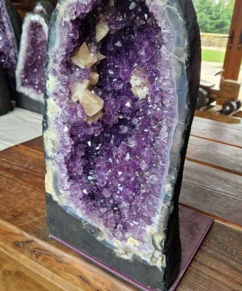 Tall Amethyst Crystal Geode 998 Premium Queen Grade 25.24kg H47xW25xD19cm - Image 3