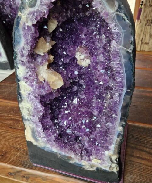 Tall Amethyst Crystal Geode 998 Premium Queen Grade 25.24kg H47xW25xD19cm - Image 9