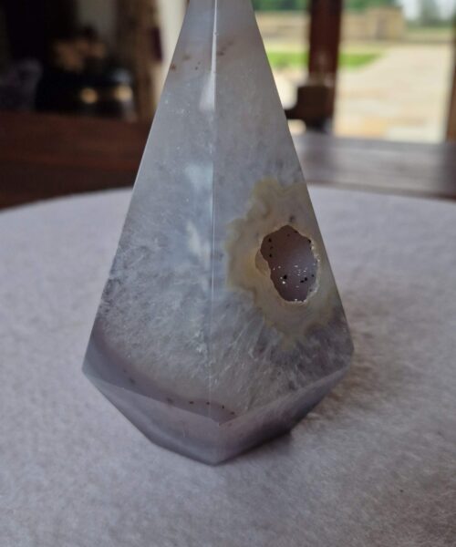 Premium Agate Conic Point 36 Tower Prism - 410g H11.5xW7.5xD6cm - Image 3