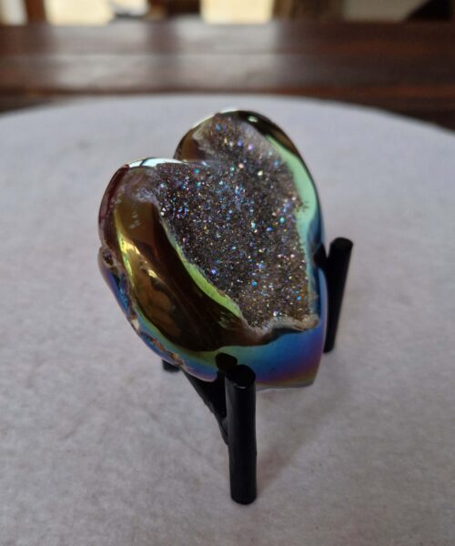 Agate Angel Aura Heart on Stand 32, Aura, Titanium, Cluster, Crystal, Gemstone 243g – H7xW8.5xD5cm - Image 3