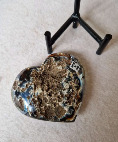 Agate Angel Aura Heart on Stand 32, Aura, Titanium, Cluster, Crystal, Gemstone 243g – H7xW8.5xD5cm - Image 6