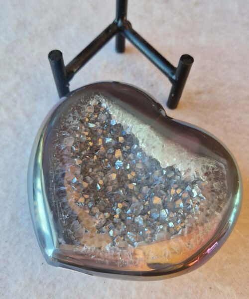 Agate Angel Aura Heart on Stand 36, Aura, Titanium, Cluster, Crystal, Gemstone 416g – H9.5xW9.5xD5cm - Image 3