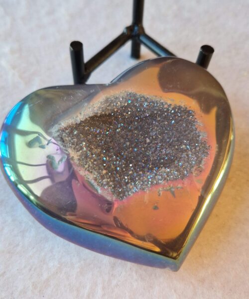 Agate Angel Aura Heart on Stand 39, Aura, Titanium, Cluster, Crystal, Gemstone 496g – H9.5xW10xD5cm - Image 2