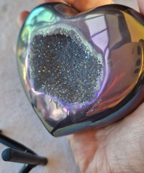 Agate Angel Aura Heart on Stand 39, Aura, Titanium, Cluster, Crystal, Gemstone 496g – H9.5xW10xD5cm - Image 8