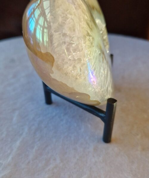 Alternative view of Agate Angel Aura Heart on Stand 41, Aura, Titanium, Cluster, Crystal, Gemstone 801g – H9.5xW11.5xD6cm