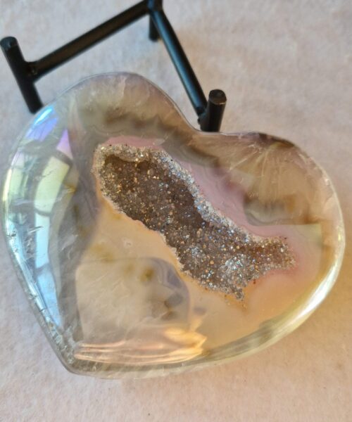 Agate Angel Aura Heart on Stand 41, Aura, Titanium, Cluster, Crystal, Gemstone 801g – H9.5xW11.5xD6cm - Image 3