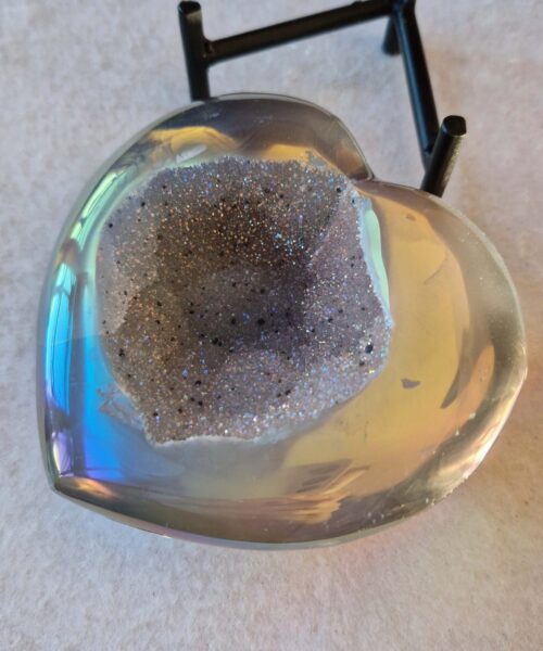 Alternative view of Agate Angel Aura Heart on Stand 42, Aura, Titanium, Cluster, Crystal, Gemstone 664g – H10xW11xD6cm
