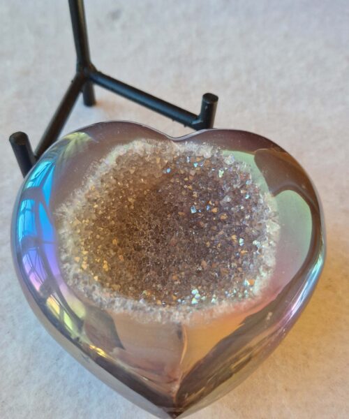 Alternative view of Agate Angel Aura Heart on Stand 43, Aura, Titanium, Cluster, Crystal, Gemstone 637g – H9.5xW10xD6cm
