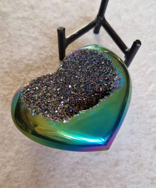 Rainbow Quartz Heart with Stand 44 Aura, Titanium, Cluster, Crystal, Gemstone 357g – H8xW9xD5cm - Image 3
