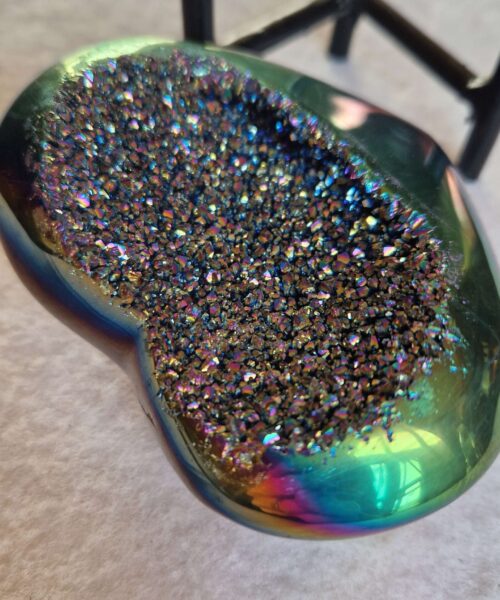 Rainbow Quartz Heart with Stand 44 Aura, Titanium, Cluster, Crystal, Gemstone 357g – H8xW9xD5cm - Image 4