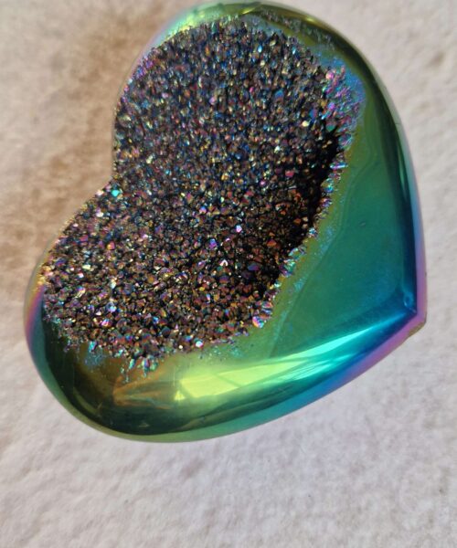 Rainbow Quartz Heart with Stand 44 Aura, Titanium, Cluster, Crystal, Gemstone 357g – H8xW9xD5cm - Image 9