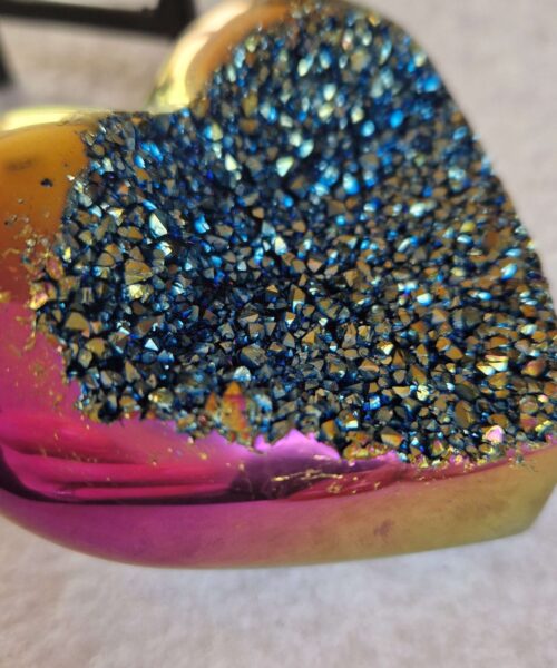 Rainbow Quartz Heart with Stand 46 Aura, Titanium, Cluster, Crystal, Gemstone 409g – H8xW9xD5cm - Image 4
