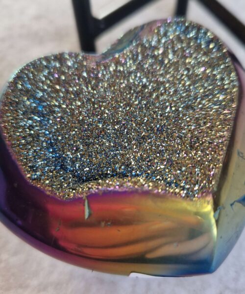 Rainbow Quartz Heart with Stand 47 Aura, Titanium, Cluster, Crystal, Gemstone 342g – H7xW7.5xD5cm - Image 5