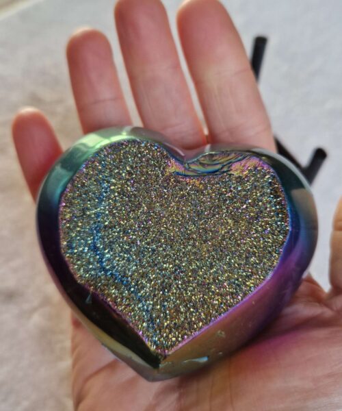 Rainbow Quartz Heart with Stand 47 Aura, Titanium, Cluster, Crystal, Gemstone 342g – H7xW7.5xD5cm - Image 6