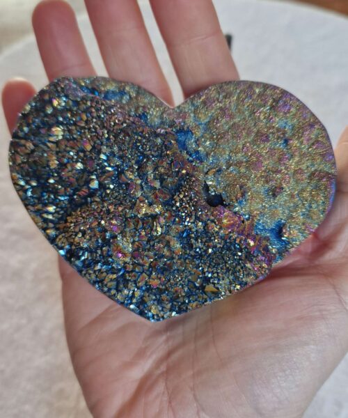 Rainbow Quartz Heart with Stand 48 Aura, Titanium, Cluster, Crystal, Gemstone 362g – H8.5xW9.5xD5cm - Image 5