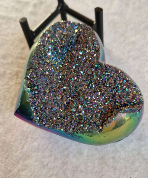 Rainbow Quartz Heart with Stand 49 Aura, Titanium, Cluster, Crystal, Gemstone 317g – H7.5xW9.5xD5cm - Image 4