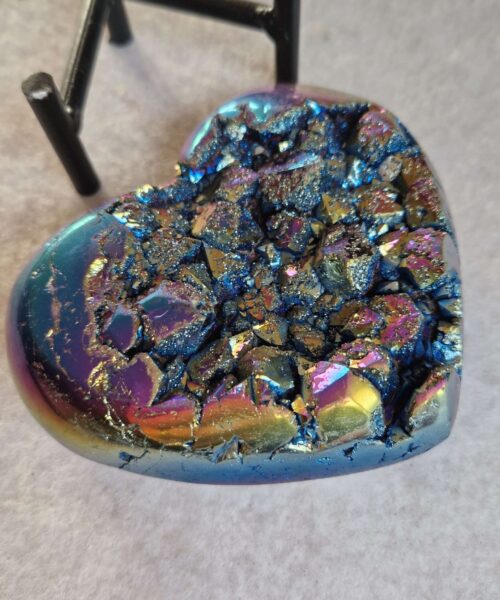 Rainbow Quartz Heart with Stand 50 Aura, Titanium, Cluster, Crystal, Gemstone 453g – H9xW10xD5cm - Image 3