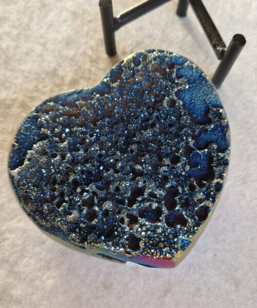 Rainbow Quartz Heart with Stand 52 Aura, Titanium, Cluster, Crystal, Gemstone 406g – H9.5xW10xD5cm - Image 3