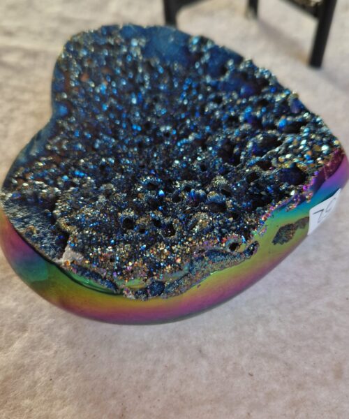 Rainbow Quartz Heart with Stand 52 Aura, Titanium, Cluster, Crystal, Gemstone 406g – H9.5xW10xD5cm - Image 9