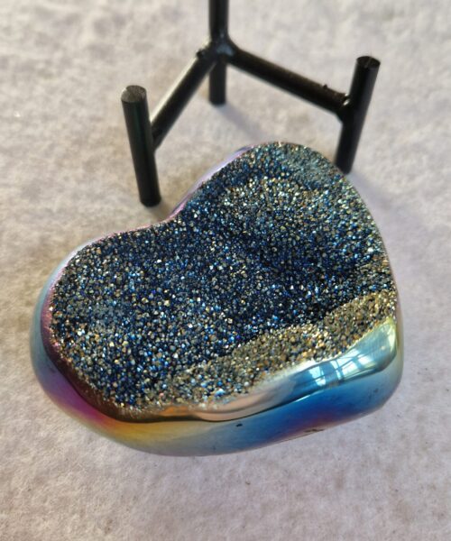 Rainbow Quartz Heart with Stand 53 Aura, Titanium, Cluster, Crystal, Gemstone 328g – H8xW9xD5cm - Image 3