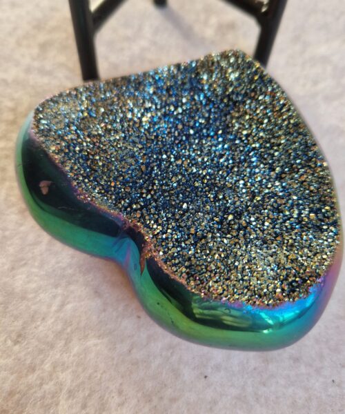 Rainbow Quartz Heart with Stand 53 Aura, Titanium, Cluster, Crystal, Gemstone 328g – H8xW9xD5cm - Image 4